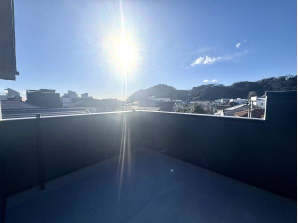 プライベート感漂うルーフバルコニー