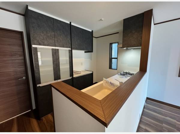 食器棚付きのオープンキッチンです。