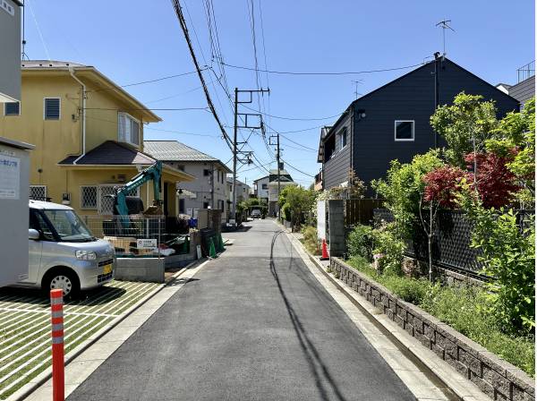 前面道路/鵠沼らしい街並みが広がります