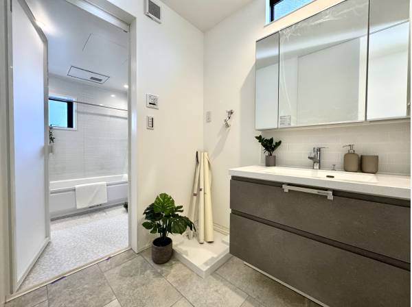 タイル張りのサニタリースペース