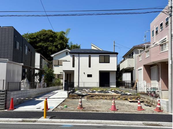 徒歩圏内にコンビニやイオンスタイル等がある利便性の高い立地です。