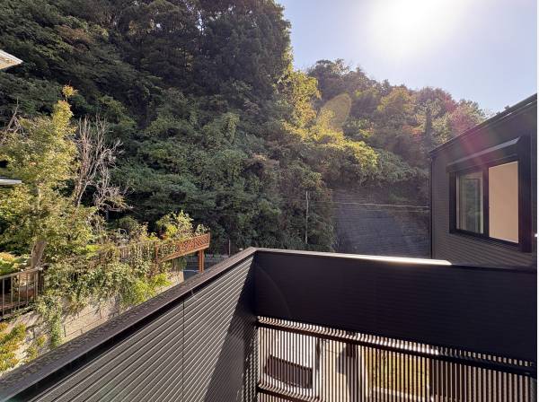 お部屋からは周囲に広がるグリーンビューを愉しめます