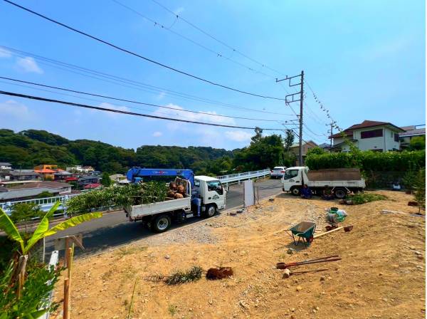 面している通りは約4.9mとお車も安心！