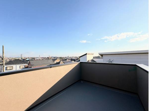 ルーフバルコニーからは江の島も見えます