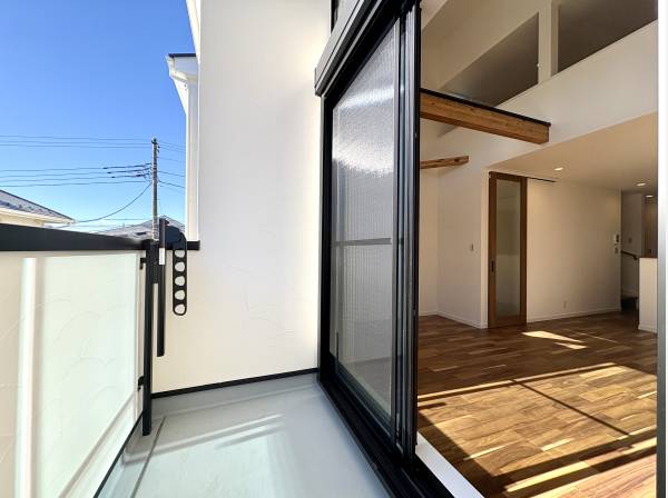 リビングから繋がるバルコニー