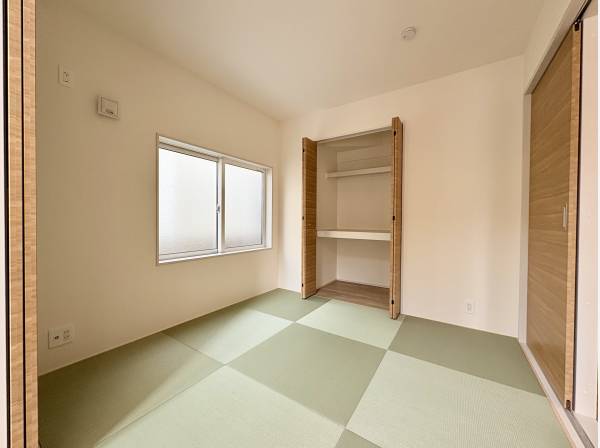 子供の遊び場としても使える畳部屋。