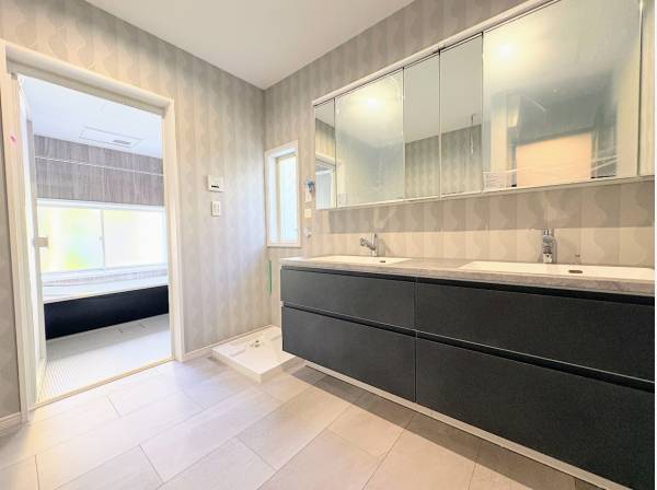 朝の忙しい時間も彩るサニタリールーム