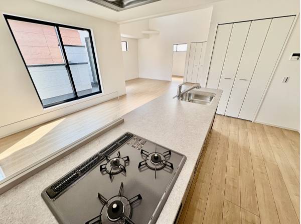 システムキッチンも広くて使いやすそうです。