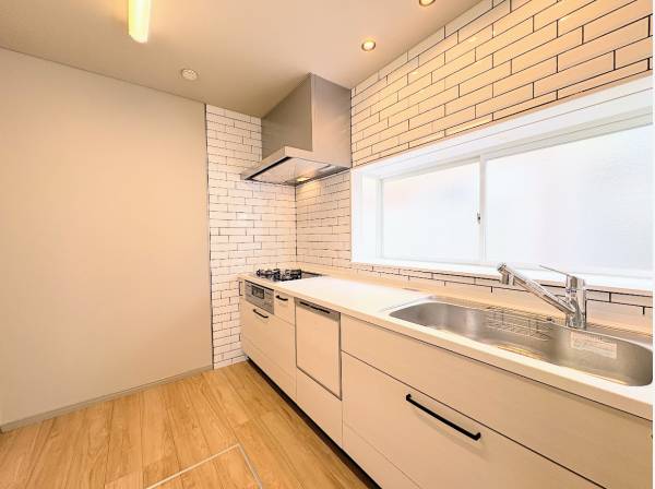 広々としたシステムキッチン