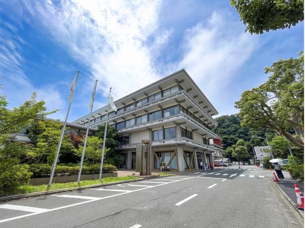 鎌倉市役所まで徒歩8分（約600m）