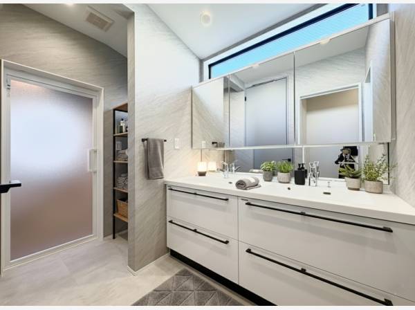 ダブルボウル仕様の洗面化粧台※家具等はCGによるイメージ