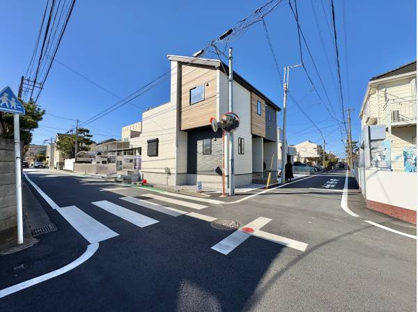 周辺は落ち着いた雰囲気に包まれており自然豊かな環境をご体感ください。