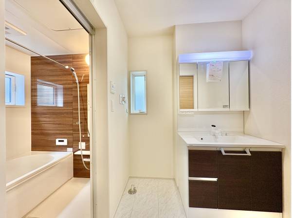 洗面台、浴室、家事のしやすい動線です