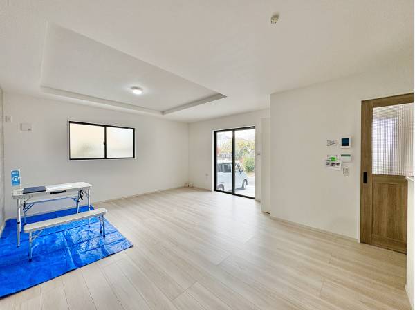 窓はペアガラスなので、遮音性や断熱性に優れ、結露も発生しにくい構造。