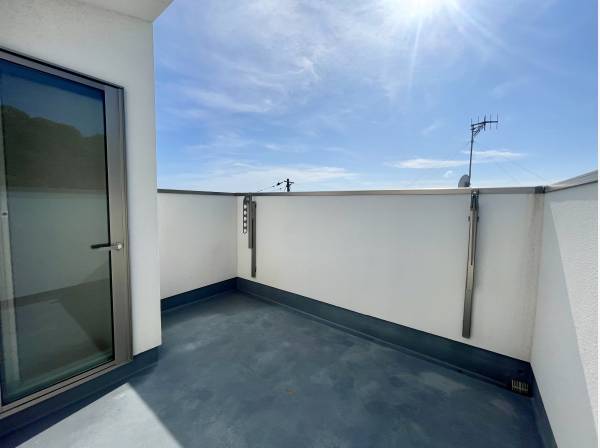 ルーフバルコニーから海が眺望できます