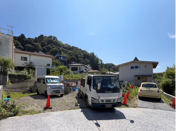 前面道路の車通りも少ない静かな住宅街