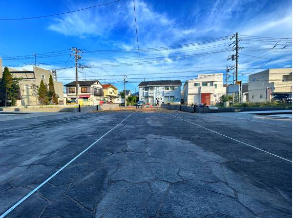 とても広い前面道路なため、駐車がラク！