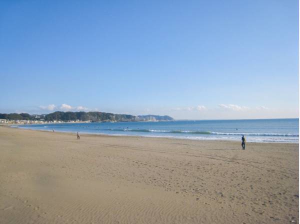 鎌倉を代表する由比ガ浜海岸までは徒歩３分（約200ｍ）