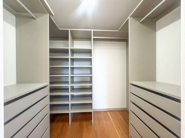 3つの居室それぞれに完備されたウォークインクローゼット