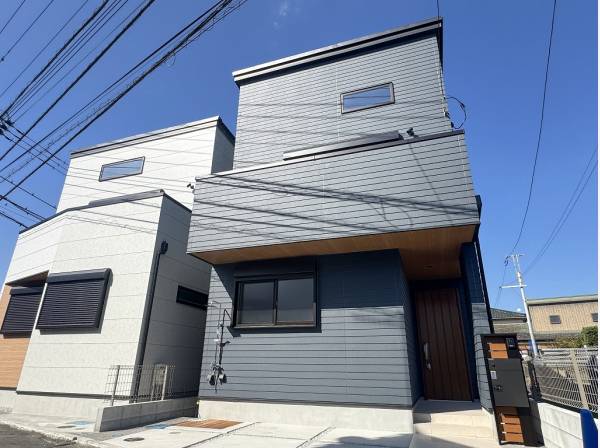 カースペースには外付けシャワーが完備され海遊び後も快適です