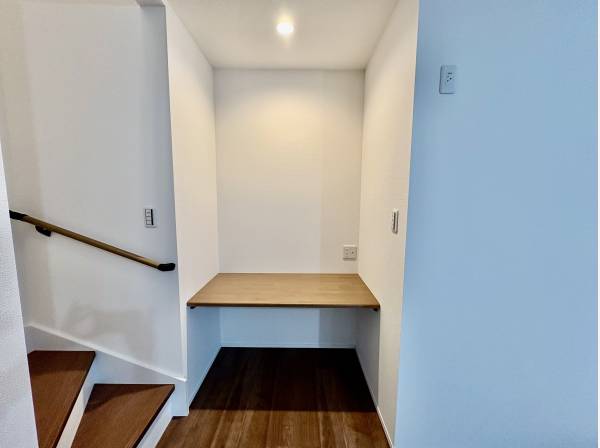 リビングには勉強スペース（読書・ワークスペース）があります。