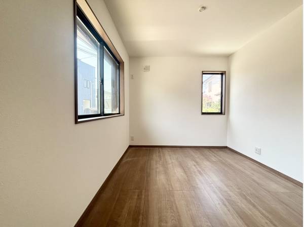 洋室は2部屋ございます