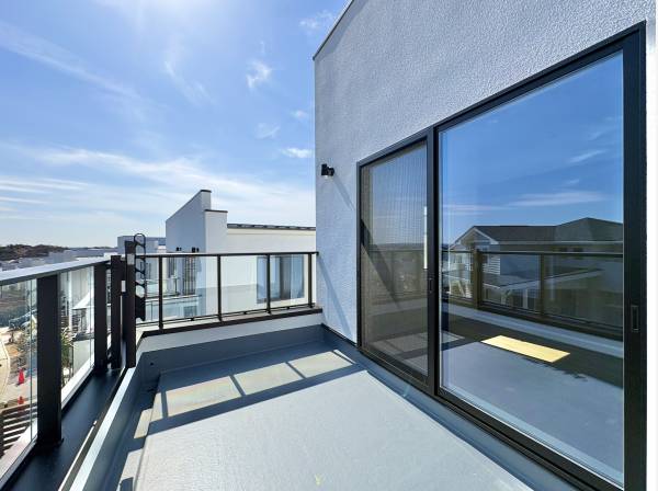 バルコニーからは絵画のような美しい景色が望めます