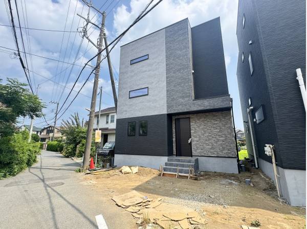 シックなカラーで統一されたスタイリッシュな新築戸建！
