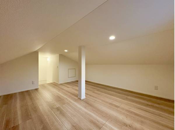 子供の遊び場としても収納スペースとしても活躍するロフトスペース
