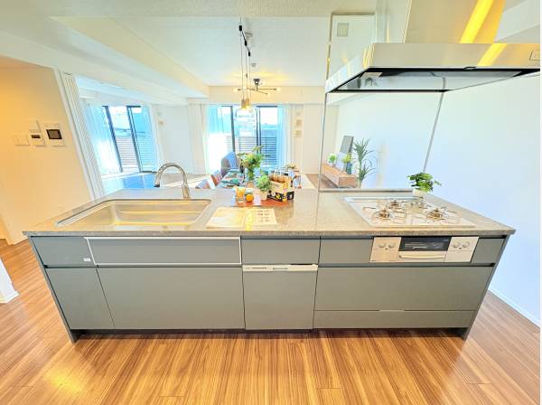 アイランドタイプで回遊可能なキッチン