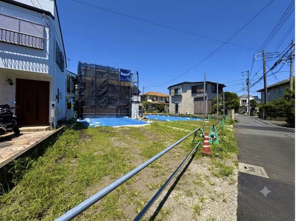 開放感のある立地。南道路のため日当たり良好。