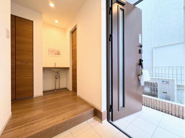 玄関スペースにはウェルカムシンクも