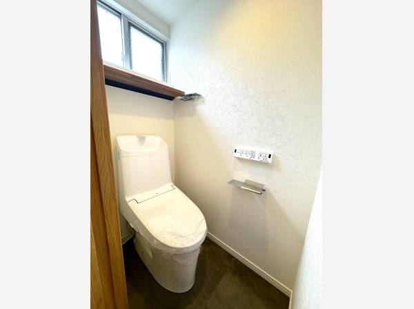 トイレに窓、なんかいい～～