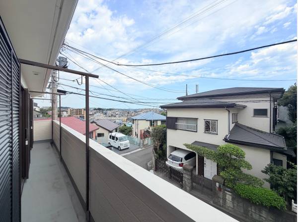バルコニーからは高台ならではの眺望