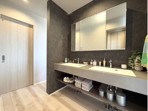 リビングには回遊性の高い２ボウル洗面を完備