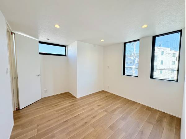 白を基調とした洋室