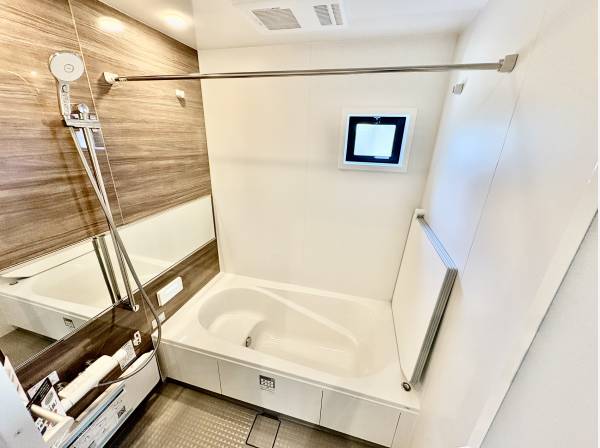 お風呂には浴室乾燥機が付いておりますよ！
