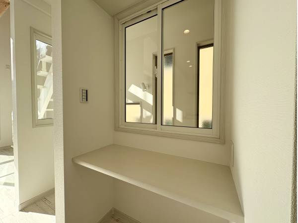 お子様の勉強やちょっとした読書時間に嬉しいカウンタースペース