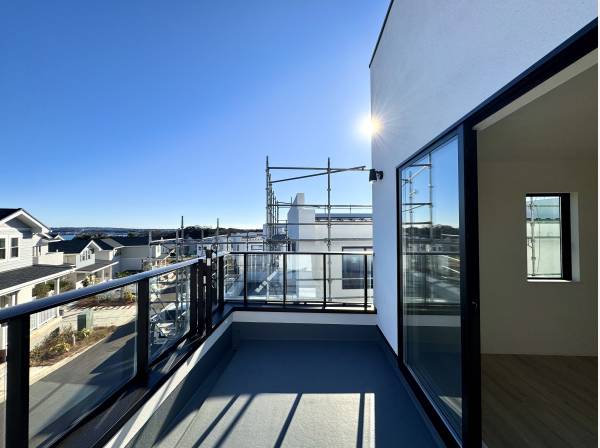 広さがありイスやテーブルを置けそうです