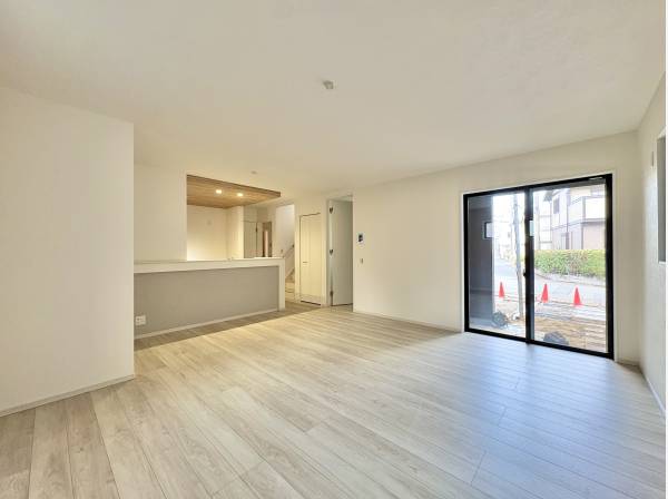 18帖のLDKは広々としており、家族団らんが一層楽しくなります。