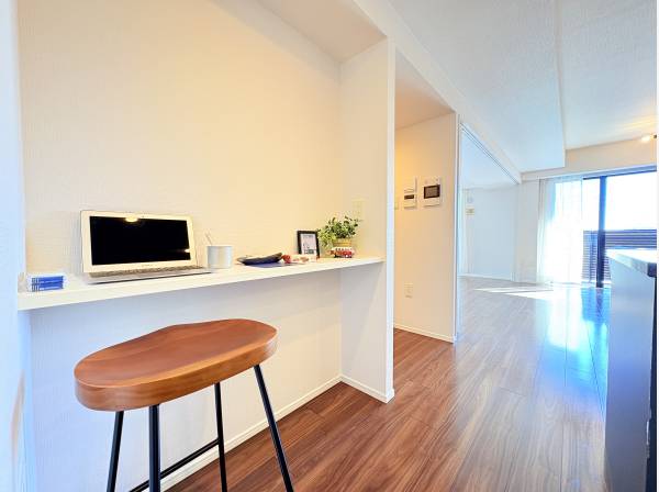 キッチン横にはマルチカウンター