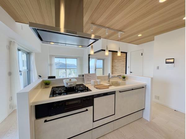 キッチンはアイランドキッチンとなります