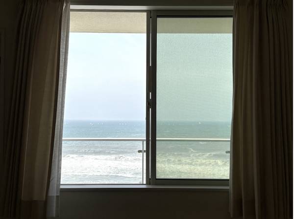 朝起きて海を望む爽やかな暮らし