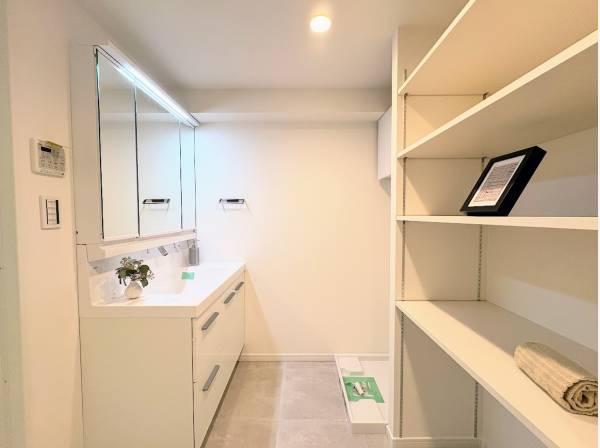 収納スペースも確保したサニタリールーム