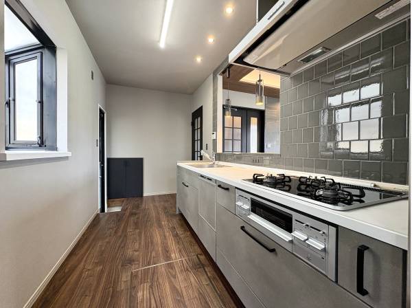 システムキッチンも新しく交換済み