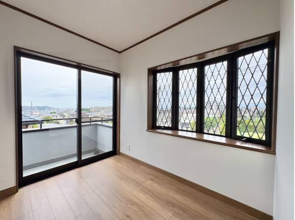 2面採光があることにより、十分な陽光がお部屋の全体に届きます