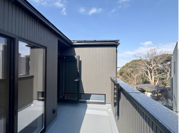 バルコニーからは鎌倉の自然を感じることができます