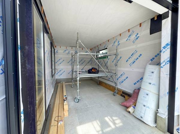 こちらはガレージ内部。高さも十分にありました。