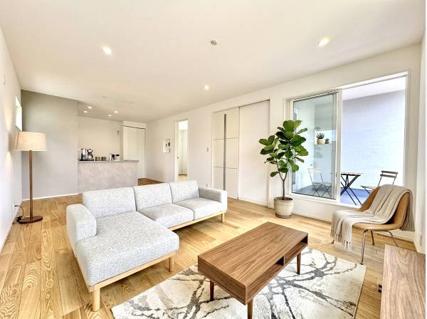 開放的なLDKです。家具等は生成AIで作成したイメージです。