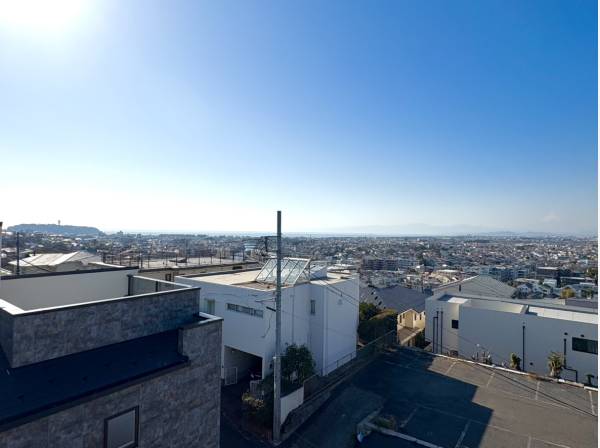 藤沢南側エリア唯一の高台分譲地から眺める抜け感ある眺望